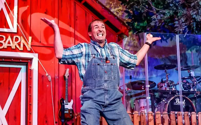 Juggler performning at The Comedy Barn