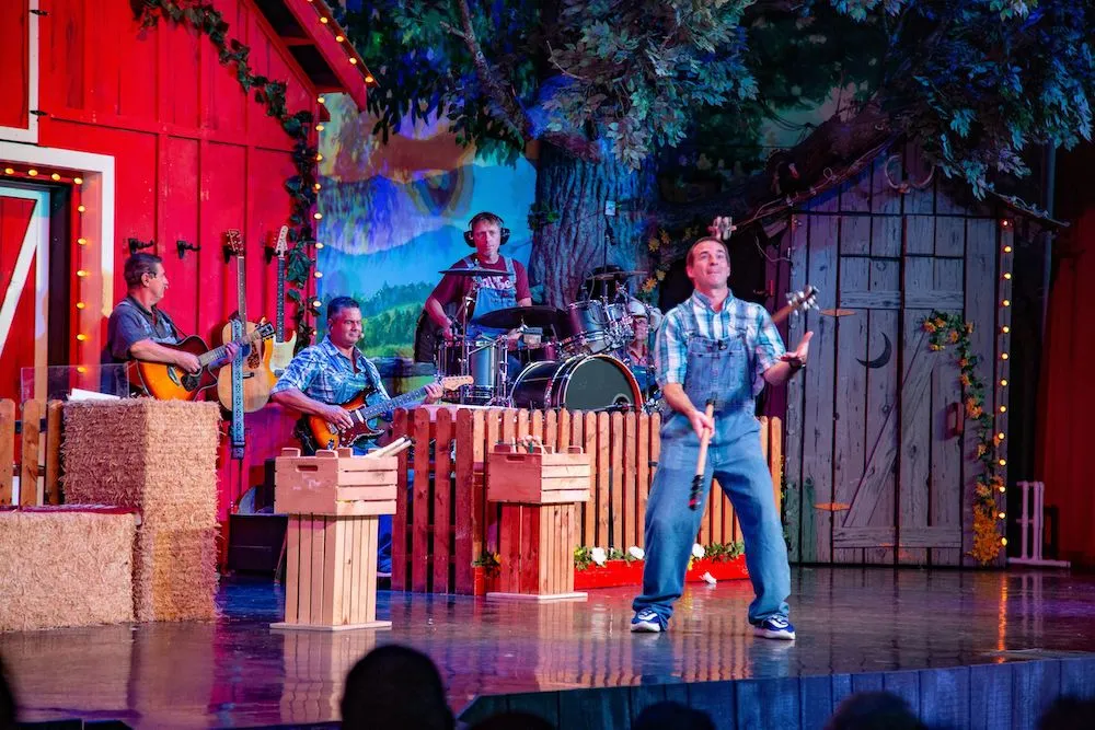 Juggler on stage at The Comedy Barn in Pigeon Forge