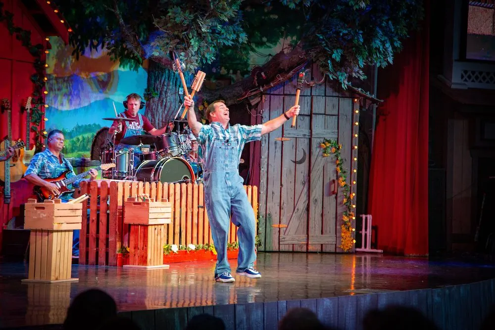 Juggler at The Comedy Barn